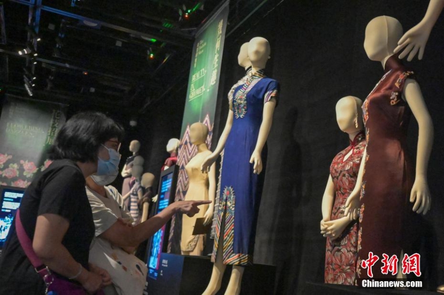 香港电影资料馆举办“更衣记——香港电影旗袍戏服秀”展览