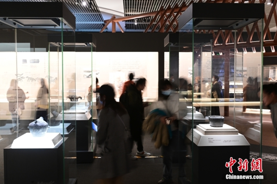 河姆渡文化發現50週年考古成果特展吸引參觀者