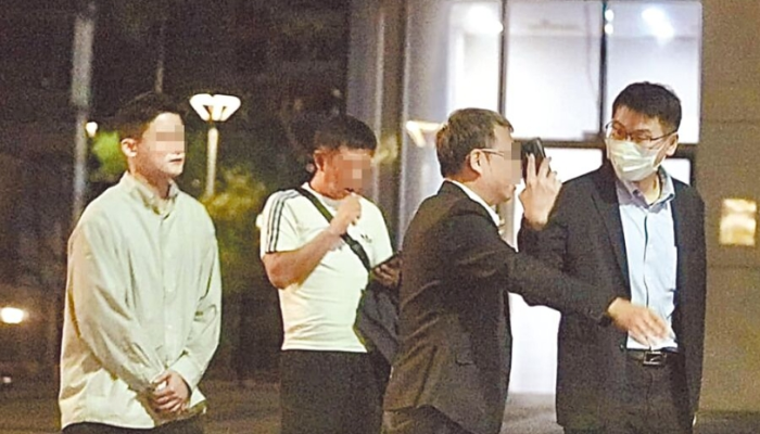 台北市议员徐巧芯6日爆料，陆委会副主委梁文杰（右一）10月27日晚间到内湖某招待所，疑有女陪侍