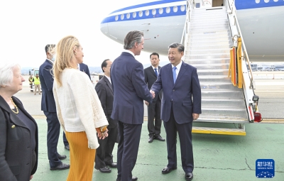 习近平抵达旧金山举行中美元首会晤 同时出席亚太经合组织第三十次领导人非正式会议