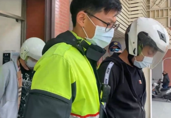 台湾桃园市KTV酒客起冲突 26岁男子胸口中刀身亡