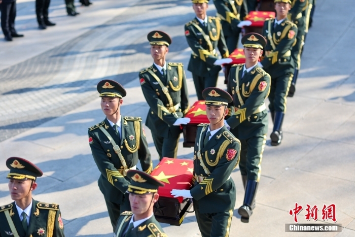 英雄回家丨第十批在韩中国人民志愿军烈士遗骸安葬仪式在沈阳举行