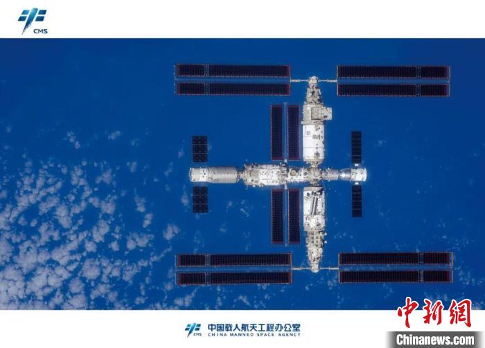 中国空间站首组高清“全身照”降生记：太空摄影有何差距？