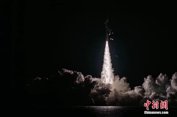 北京时间12月6日3时24分，我国太原卫星发射中心在广东阳江附近海域使用捷龙三号运载火箭，成功将卫星互联网技术试验卫星发射升空，卫星顺利进入预定轨道，发射任务获得圆满成功。此次任务是捷龙三号运载火箭的第2次飞行。张敬宜 摄