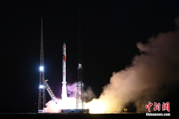 朱雀二号遥三运载火箭发射成功。汪江波 摄