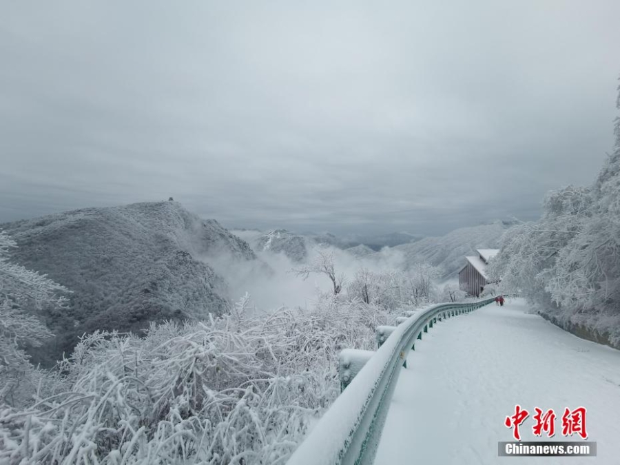 陕西汉中：龙头山冬日雪景宛若童话