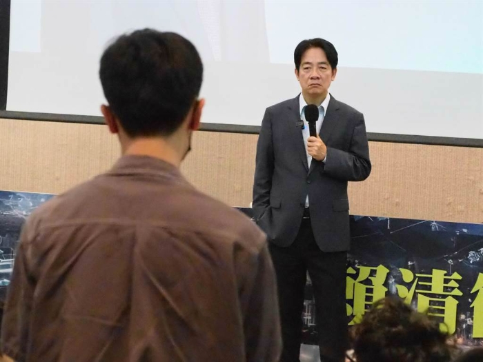 赖清德日前到大学演讲座谈，频频反问学生