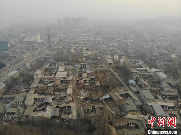 甘肃积石山6.2级地震现场使命周全睁开