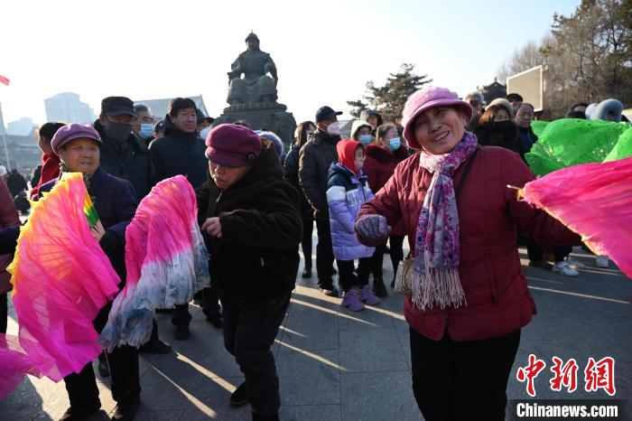 呼和浩特：扭秧舞动迎新年