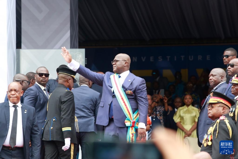 1月20日，刚果（金）当选总统齐塞克迪（中）在首都金沙萨出席就职典礼。（图源：新华社）