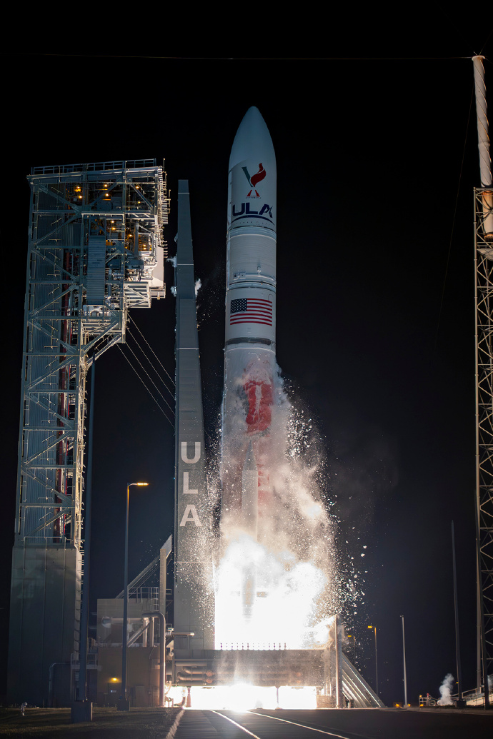 当地时间1月8日，搭载“游隼一号”的“火神半人马座”运载火箭发射升空。（图源：NASA）