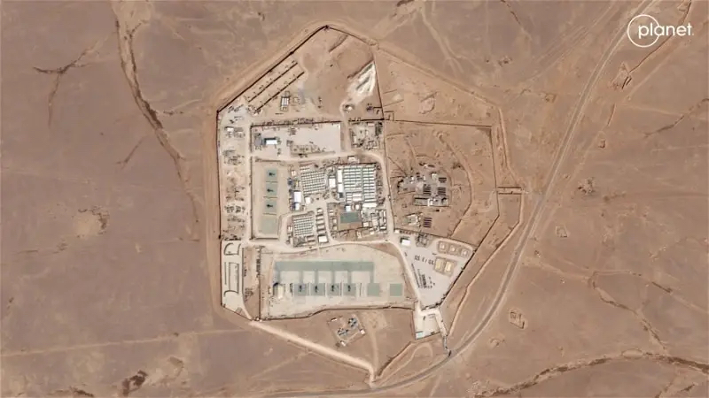 2023年10月12日拍摄的卫星图，显示位于约旦东北部，被称作22号塔的美军基地。（图源：路透社）