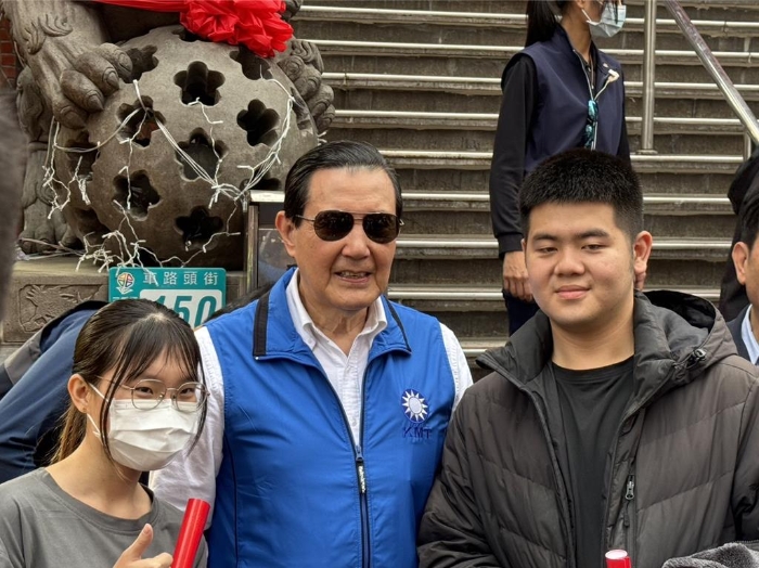马英九今（4）日在新北市三重正义宫发春联