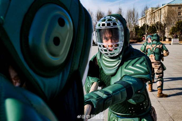 0080vBfVly1hmhngfv4upj34mo3344qr