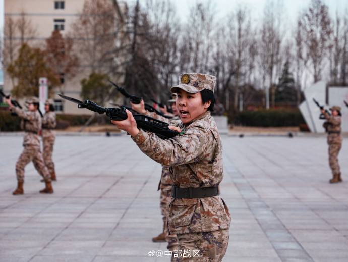 0080vBfVly1hmhngg3xjtj34lc3gg7wl