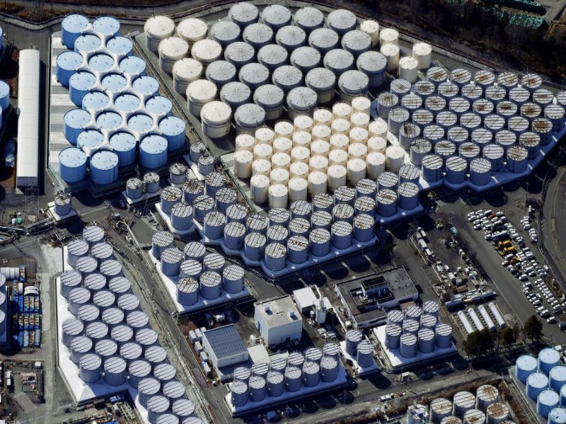 这是2021年2月13日拍摄的日本福岛第一核电站核污水储水罐。新华社 共同社