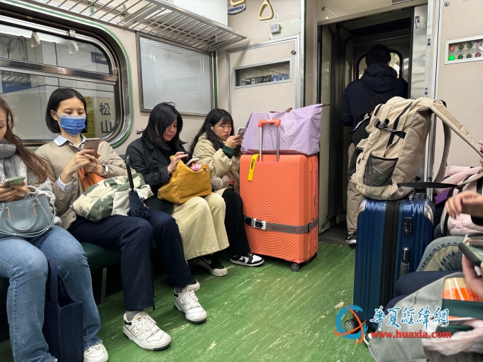返乡过年(火車) 返乡过年(火車)