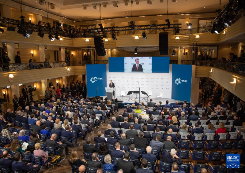 2月16日，在德国慕尼黑，慕安会主席克里斯托夫·霍伊斯根在第60届慕尼黑安全会议（慕安会）开幕式上致辞。（图源：新华社）