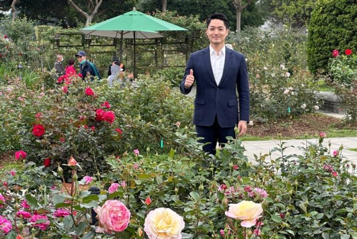台北市长蒋万安（图）8日上午参与2024年台北玫瑰展开幕活动