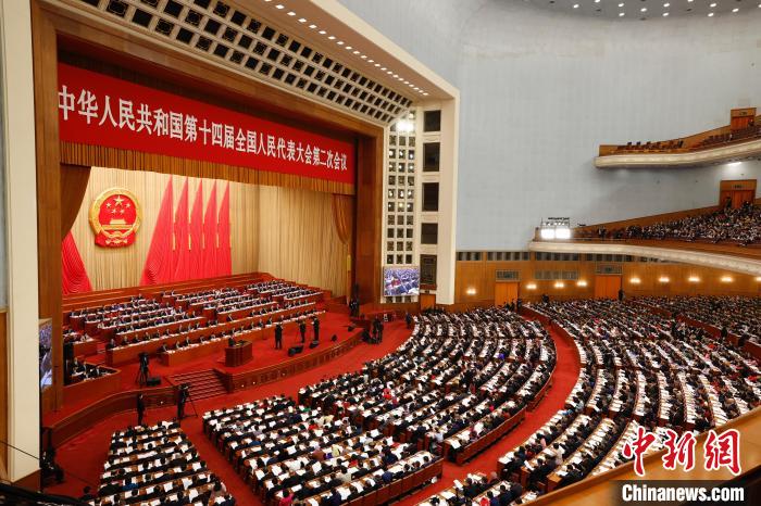 3月5日，十四届全国人大二次会议在北京人民大会堂开幕。　中新社记者 韩海丹 摄