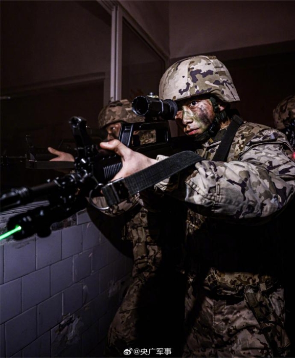 帅武警官兵实兵战术训练超硬核