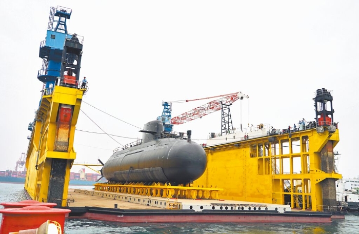 台造潜舰“海鲲号”完成浮船作业1