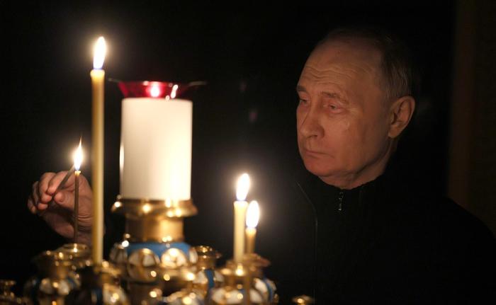 普京悼念俄音乐厅恐袭事件中的遇难者。图片来源：克里姆林宫官网