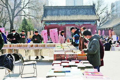 春日，携一卷泛黄的书回家——古旧书市焕发新机