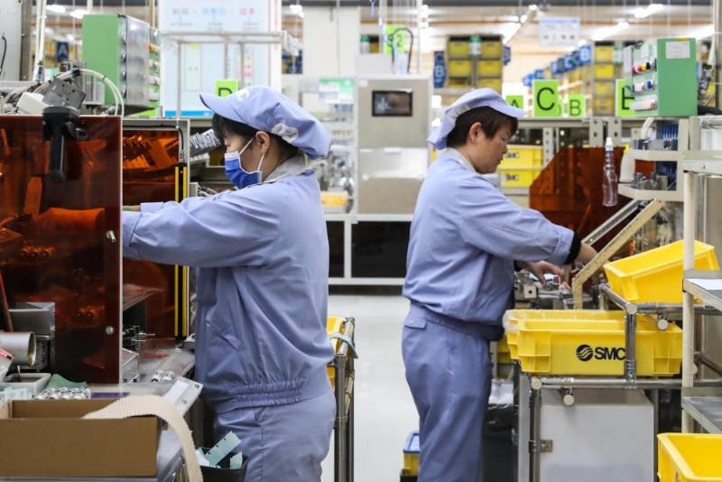 2024年2月28日，工人在位于北京市大兴区的SMC（中国）有限公司北京第二工厂工作。（图源：新华社）