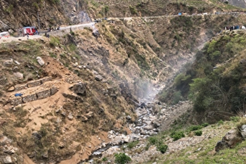 当地时间3月26日，中方企业承建的巴基斯坦开伯尔-普什图省达苏水电站项目车辆在行驶途中遭遇恐怖袭击，造成5名中方人员、1名巴方人员遇难。（图源：法新社）
