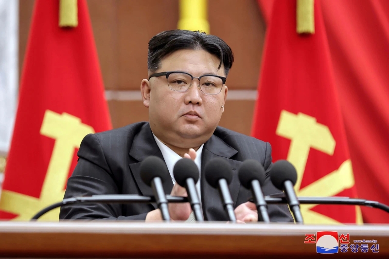朝鲜最高领导人金正恩在平壤出席2023年12月26日至30日举行的朝鲜劳动党八届九中全会。（图源：朝中社）