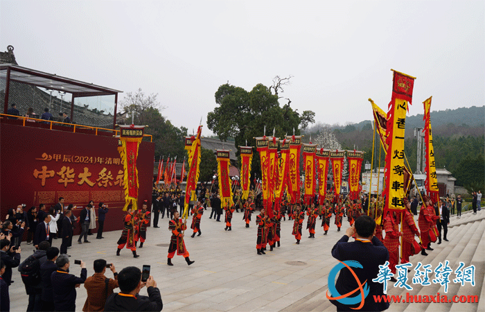 2：仪仗队入场
