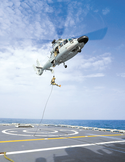 海军第46批护航编队组织反恐反海盗演练