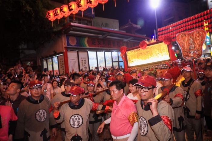 大甲鎮瀾宮媽祖15日凌晨回鑾安座。（張妍溱攝）