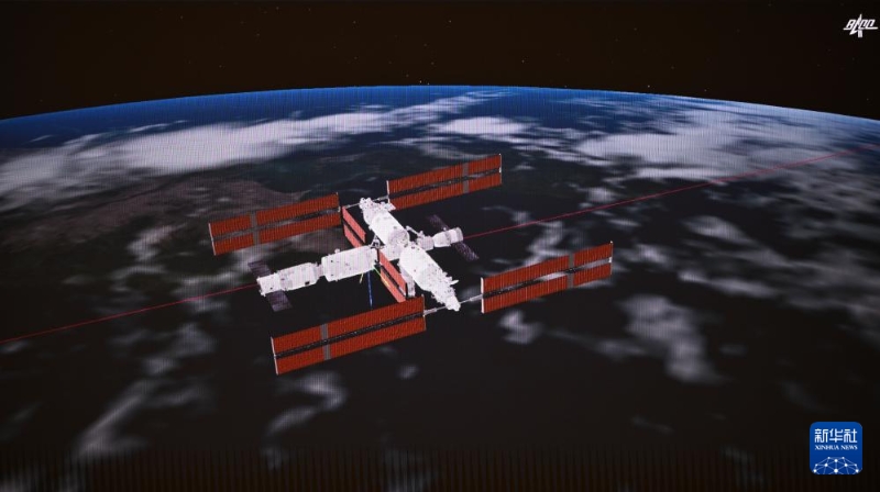 这是4月26日在北京航天飞翔操作中间拍摄的乐成对于接后的神舟十八号载人飞船以及空间站组合体的模拟画面。新华网记者 金良快 摄