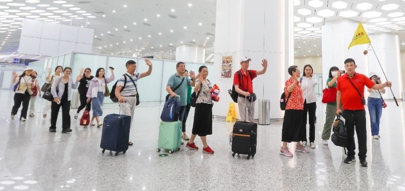 内地居民多次往返澳琴“首发团”抵澳。澳门特区旅游局供图
