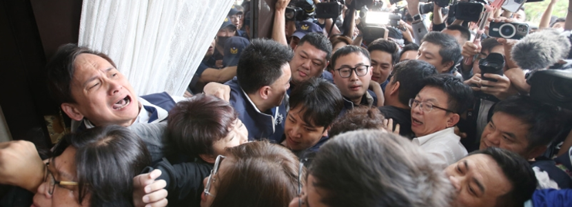 民进党暴力阻挠台立法机构改革 “双少数”仍鸭霸难改？