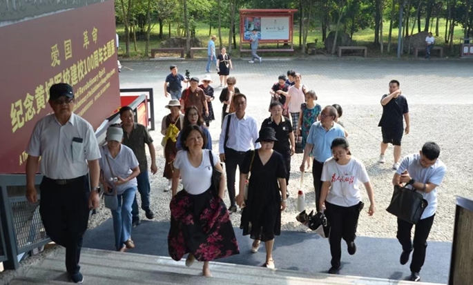 金牛区委统战部张全林副部长带领金牛黄埔成员赴建川博物馆参观