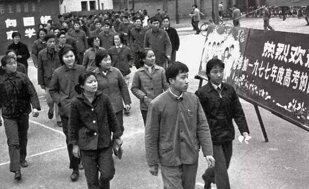1977年上海恢复高考时的场景