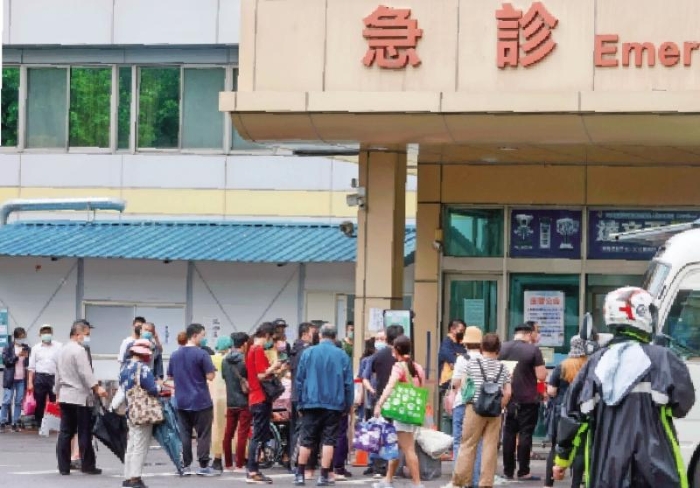 护士大量离职　台湾医院闹“床荒”_1717737446770