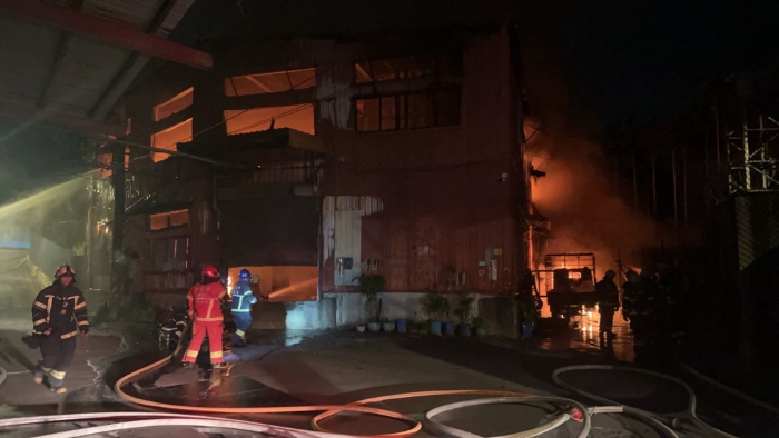 新北市三峡横溪路一间泡棉工厂发生火警