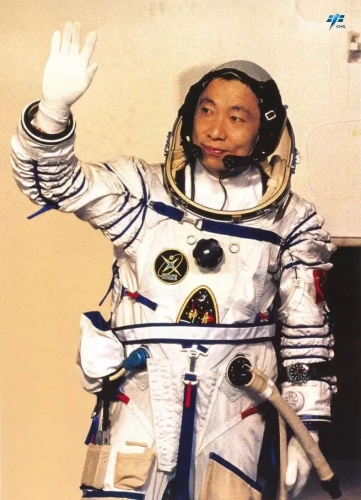 現(xiàn)在是隊(duì)友了還記得去年季后賽施羅德嘲笑追夢(mèng)失誤的表情包嗎
