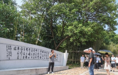采访团一行参观大余县阳明心园