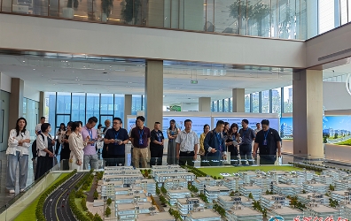 台湾青年企业家参观沪滇临港昆明科技园