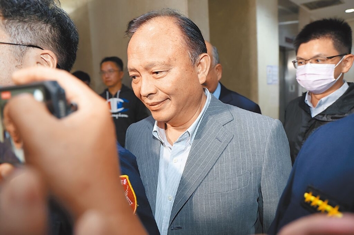 台北地检署侦办超思与亮采进口鸡蛋案，28日以被告身分传唤前农业部长陈吉仲、前中央畜产会董事长林聪贤、农业部长陈骏季（见图）3人