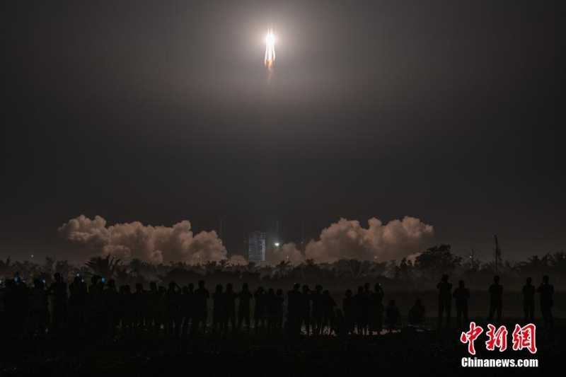 中国成功发射天舟八号货运飞船