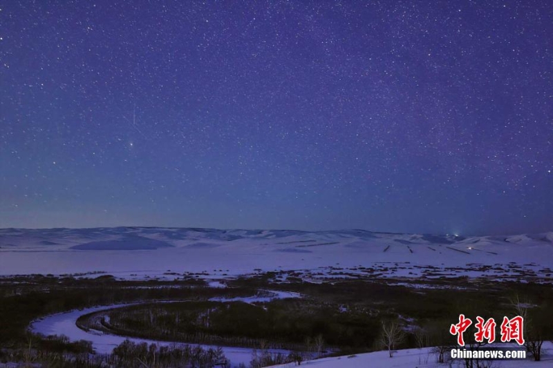赏额尔古纳冬夜里的璀璨星空
