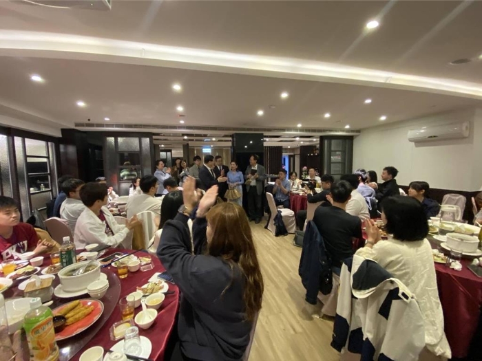 马英九基金会邀请陆生访台，２日陆生团前往九份知名餐厅「古窗海景会馆」用晚膳
