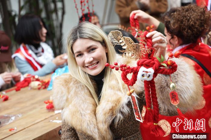 （新春见闻）外籍人士走进上海美丽乡村感受中国年味