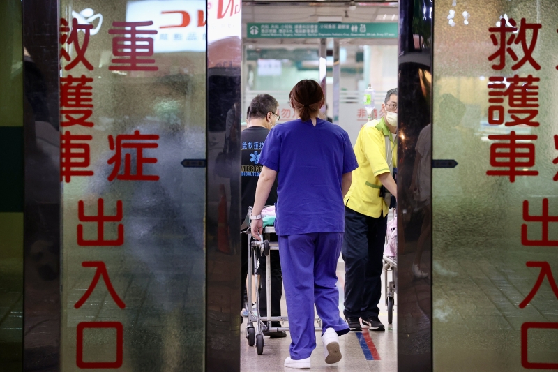 台湾急诊医学会表示，今年急诊壅塞情况已达前所未有的严重程度，若问题持续，将引发急诊医护人员大规模离职。（图源：台湾“联合新闻网”）